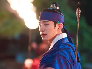Ada The Red Sleeve, 5 Drakor Terbaik Lee Jun Ho 2PM Ada The Red Sleeve, 5 Drakor Terbaik Lee Jun Ho 2PM