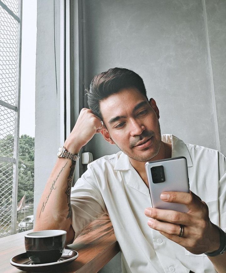 Keseruan Robby Purba Saat Cicip Mie Ayam hingga Coba Jadi Barista
