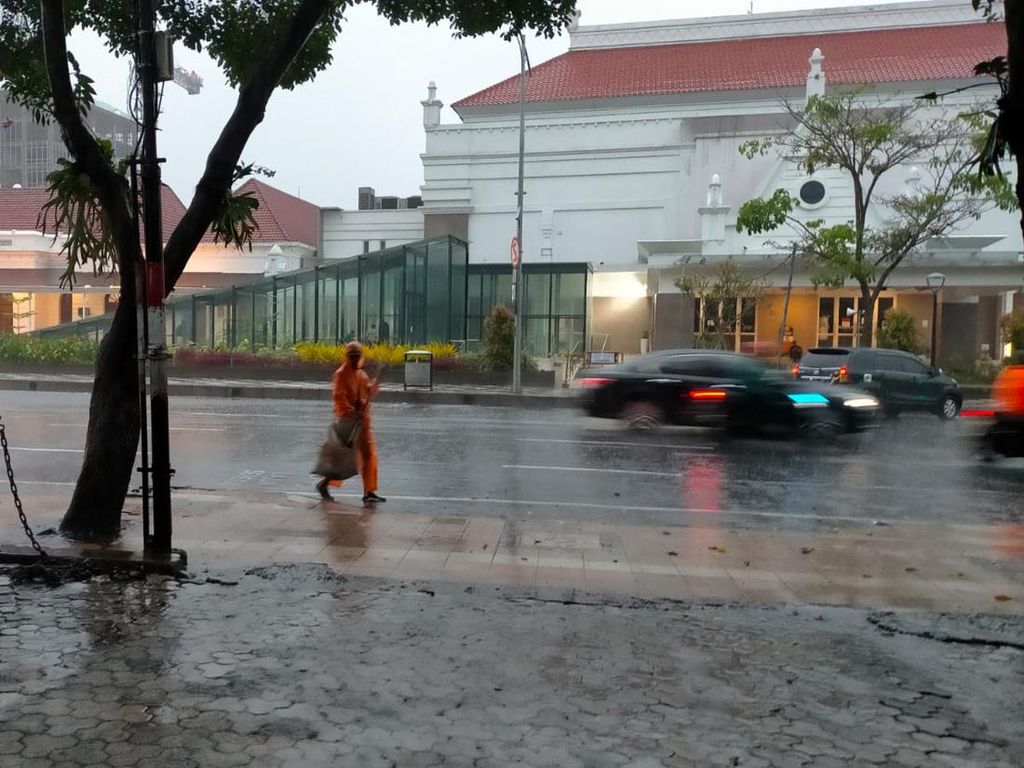 Cuaca Awal Tahun 2022, Hampir Seluruh Kab/Kota di Jatim Diperkirakan Hujan