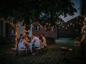 Ini Pandangan Islam Soal Pesta BBQ dan Makan-makan Bersama saat Malam Tahun Baru