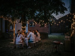 Ini Pandangan Islam Soal Pesta BBQ dan Makan-makan Bersama saat Malam Tahun Baru