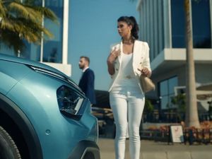 Tuai Kritik, Iklan Mobil Ini Ditarik karena Berbau Unsur Pelecehan Seksual