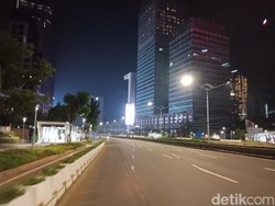 Jalan Sudirman Jakpus Lenggang Jelang Pergantian Tahun