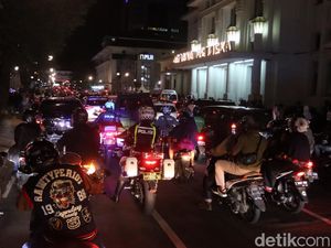 Video Jalanan Kota Bandung Terpantau Ramai di Malam Tahun Baru