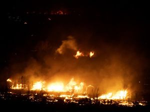 Kebakaran Hutan Dahsyat di AS, Ribuan Warga Ngungsi-Ratusan Rumah Hancur