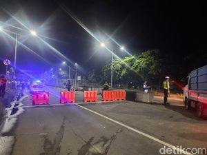 Penampakan Jembatan Suramadu yang Ditutup Saat Malam Tahun Baru