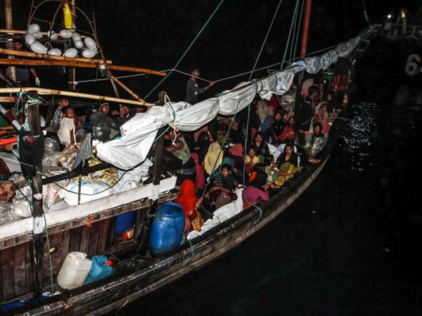 Momen Evakuasi Ratusan Pengungsi Rohingya di Aceh
