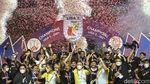 Momen Raffi Ahmad-Kaesang Terima Medali Liga 2