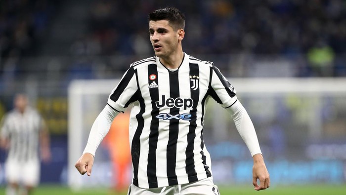 MILAN, ITALY - OCTOBER 24: Alvaro Morata of Juventus FC looks on during the Serie A match between FC Internazionale and Juventus at Stadio Giuseppe Meazza on October 24, 2021 in Milan, Italy. (Photo by Marco Luzzani/Getty Images)