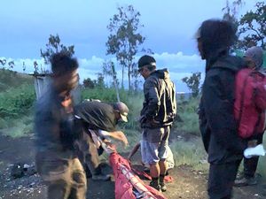 60 Pendaki Ditelantarin Open Trip Gunung Rinjani, Satu Hampir Mati 60 Pendaki Ditelantarin Open Trip Gunung Rinjani, Satu Hampir Mati