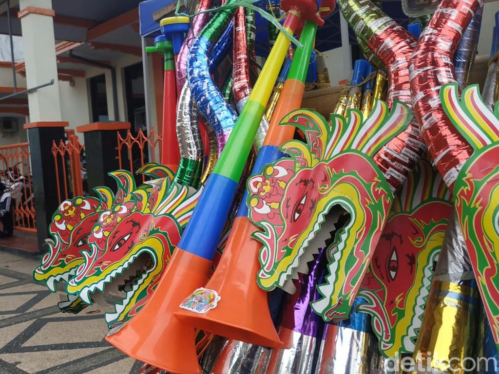 Balada Penjual Terompet di Pasuruan yang Lesu Saat Tahun Baru Balada Penjual Terompet di Pasuruan yang Lesu Saat Tahun Baru