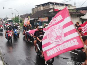 Ribuan Suporter Sambut Kedatangan Tim Persis Solo