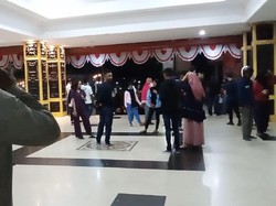 Pakai Pengeras Suara, Polisi Bubarkan Kerumunan di Lapangan Merdeka Ambon