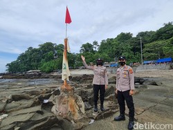 Waspada Kecelakaan Laut di Palabuhanratu, Polisi Sebar Bendera Peringatan