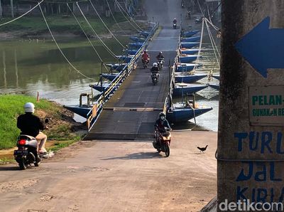 Akhir Tahun, Jembatan Perahu yang Viral di Karawang Terlihat Sepi