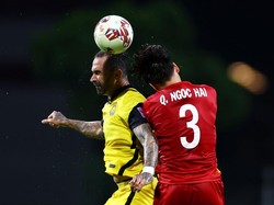 Que Ngoc Hai, bek tengah Vietnam juga masuk dalam nominasi. Que Ngoc Hai dinilai mampu membaca permainan dengan baik dan kuat berduel dengan para striker lawan (Getty Images)