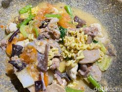 Kekinian! 5 Sekte Makan Seblak Dicocol Sambal hingga Pakai Pisang Kekinian! 5 Sekte Makan Seblak Dicocol Sambal hingga Pakai Pisang