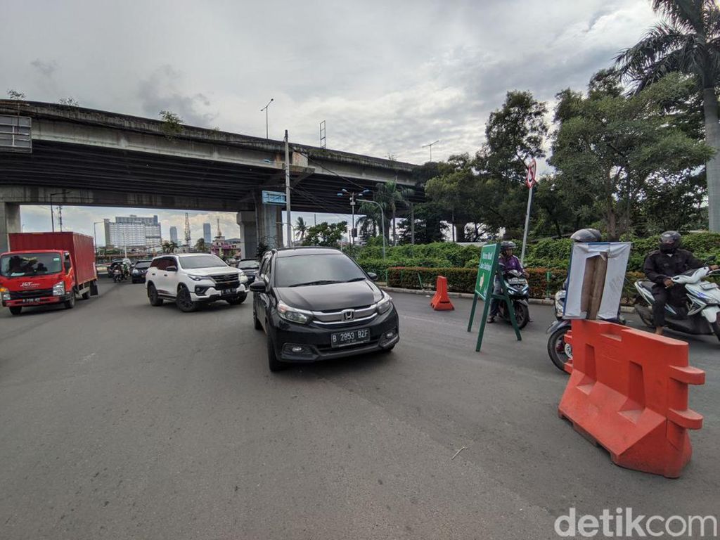 Pintu Masuk Ancol Ditutup, Pengunjung Bingung Tak Bisa Masuk Pintu Masuk Ancol Ditutup, Pengunjung Bingung Tak Bisa Masuk