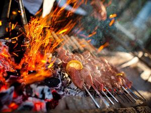 3 Tips Menyalakan Api Arang untuk Pesta BBQ Tahun Baru
