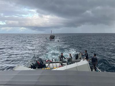 Momen Pengungsi Rohingya Dievakuasi ke Aceh Usai Terombang-ambing di Laut