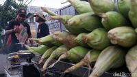 Wow! Akhir Tahun Pedagang Jagung di Bandung Untung Besar