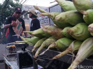 Wow! Akhir Tahun Pedagang Jagung di Bandung Untung Besar