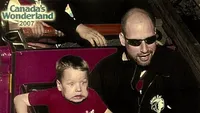 19 Ekspresi Lucu Banget Ketika Naik Roller Coaster