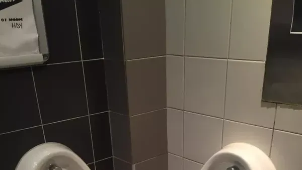 Bermacam Kegagalan Kocak Desain Kamar Mandi, Berani Coba?