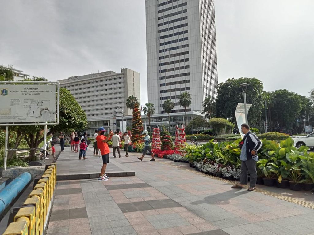 DKI PPKM Level 2, Kawasan Bundaran HI Ramai DKI PPKM Level 2, Kawasan Bundaran HI Ramai