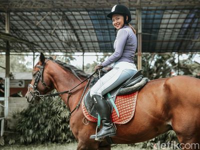 Almira Andani Ketagihan Nunggang Kuda!