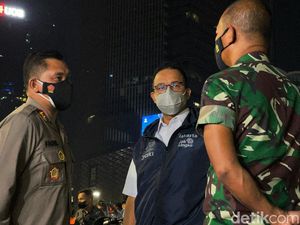 Anies Pantau Momen Pergantian Tahun Baru di Bundaran HI Anies Pantau Momen Pergantian Tahun Baru di Bundaran HI