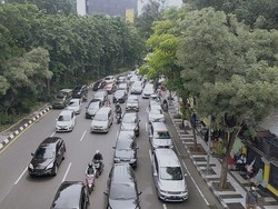 Warga Liburan ke Kebun Binatang Surabaya, Arus Lalin Macet!