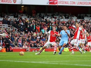 Arsenal vs Man City: Dramatis! Citizens Kalahkan 10 Pemain The Gunners