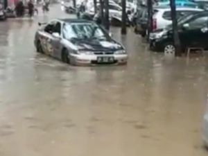 Lahan Parkir Pantai Gemah Tulungagung Sempat Terendam Banjir Lahan Parkir Pantai Gemah Tulungagung Sempat Terendam Banjir