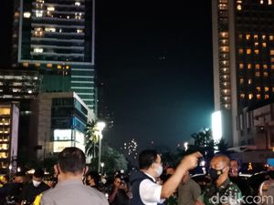 Tahun Baru 2022, Suara Kembang Api Terdengar di Bundaran HI
