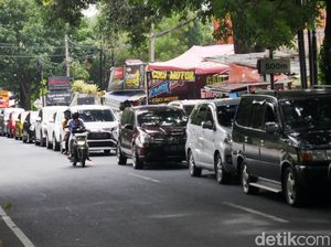 Diserbu Wisatawan, Volume Kendaraan di Kawasan Lembang Meningkat