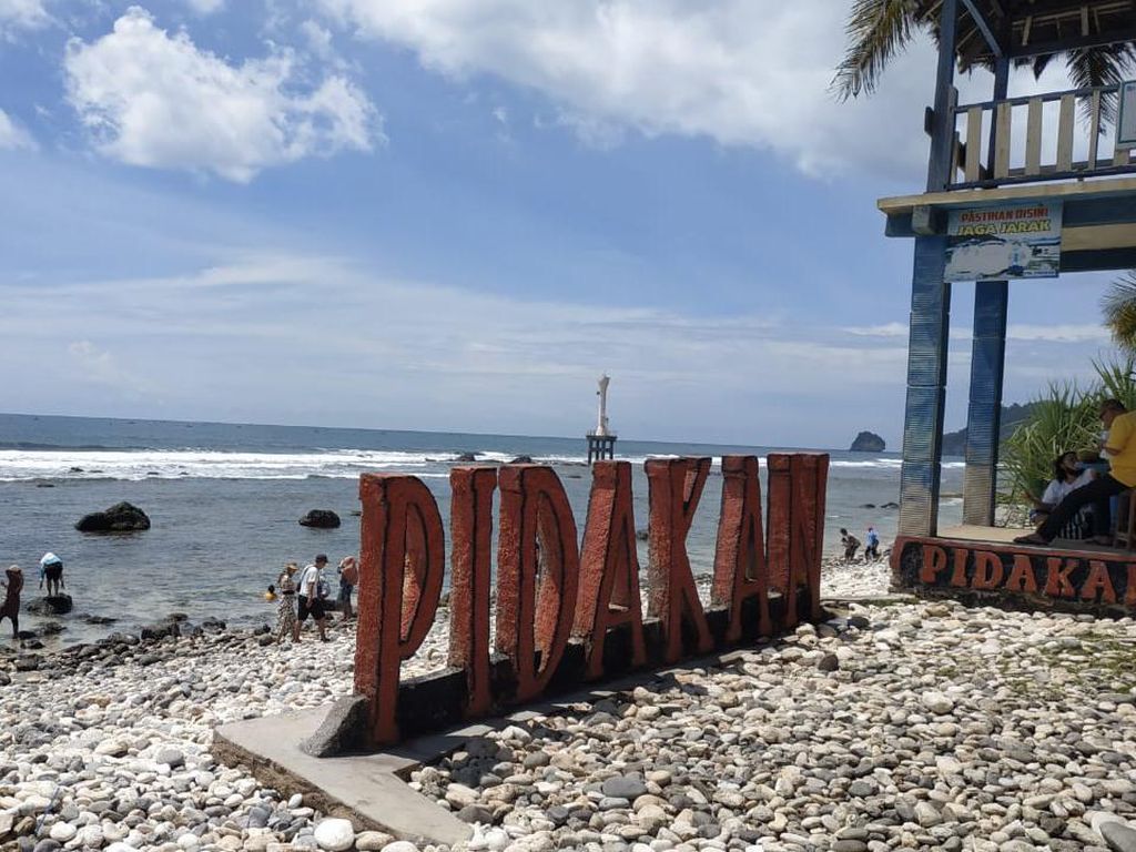Geliat Wisata Pantai Pidakan Pacitan Saat Libur Tahun Baru 2022