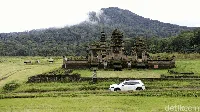 Eksotisme Toyota Corolla Cross Hybrid di Pura Dalem Tamblingan