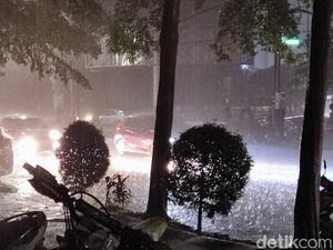 BMKG Makassar Keluarkan Peringatan Dini di Tamalate: Waspada Hujan Lebat-Petir Malam Ini BMKG Makassar Keluarkan Peringatan Dini di Tamalate: Waspada Hujan Lebat-Petir Malam Ini