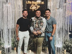 Kemeriahan Ultah Ivan Gunawan dan Deddy Corbuzier, Ada Kue Keren!