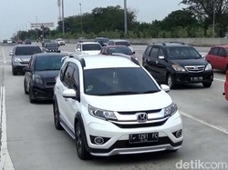 Penampakan Padatnya Tol Cikampek