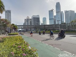 Hari Pertama 2022, Sejumlah Warga Bersepeda di Sudirman-Thamrin
