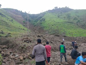 Longsor Terjadi di Dompu NTB, Seorang Warga Hilang Tertimbun Tanah