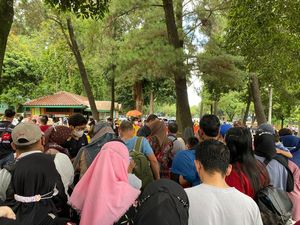 Pengunjung Ragunan Pagi Ini 6.253 orang, Tim Satgas COVID-19 Siaga