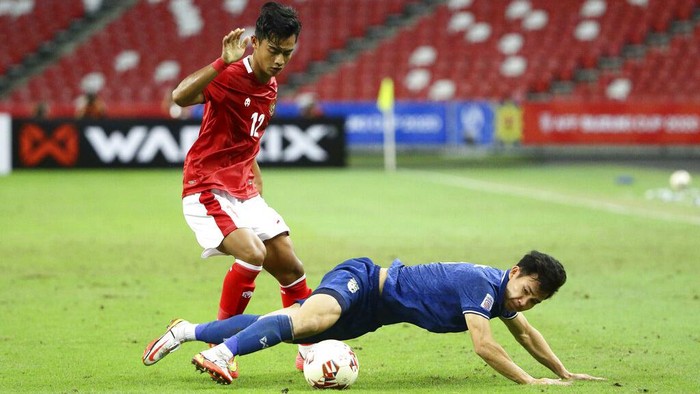 Thailand bermain imbang 2-2 dengan Indonesia di leg kedua final Piala AFF 2020. Hasil ini mengantarkan War Elephant menjadi juara dengan agregat 6-2.