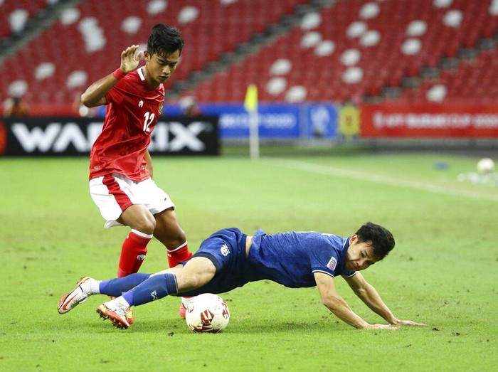 Thailand bermain imbang 2-2 dengan Indonesia di leg kedua final Piala AFF 2020. Hasil ini mengantarkan War Elephant menjadi juara dengan agregat 6-2.