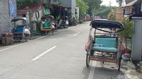 Wisatawan Luar Tak Boleh Datang, Tukang Becak di Kudus Pasrah