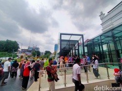 Ramainya Alun-alun Suroboyo di Hari Terakhir Libur Tahun Baru