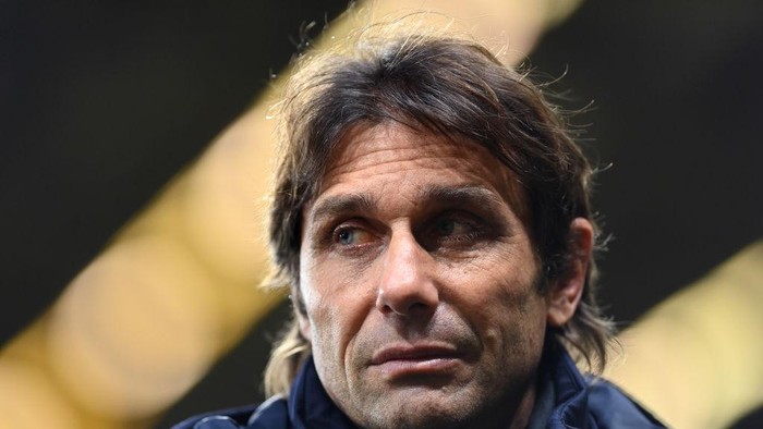 WATFORD, ENGLAND - JANUARY 01:  Antonio Conte, Manager of Tottenham Hotspur looks onduring the Premier League match between Watford  and  Tottenham Hotspur at Vicarage Road on January 01, 2022 in Watford, England. (Photo by Justin Setterfield/Getty Images)