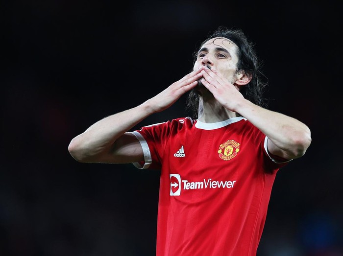 MANCHESTER, ENGLAND - DECEMBER 30: Edinson Cavani of Manchester United celebrates their sides victory following the Premier League match between Manchester United and Burnley at Old Trafford on December 30, 2021 in Manchester, England. (Photo by Clive Brunskill/Getty Images)